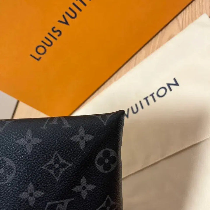 [BUNJANG] Louis Vuitton Eclipse Apollo Clutch / [ 영수증 보유, A+ ] 루이비통 이클립스 아폴로 클러치