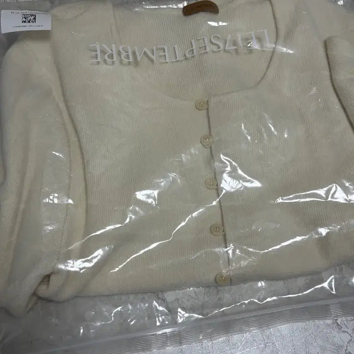 [BUNJANG] LE SSERAFIM 917 Button Down Cardigan [36] / (미착용) 르917 button down cardigan [36]