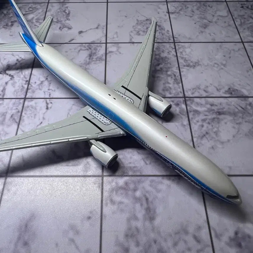 [BUNJANG] Hogan 1:400 B777-300ER Airplane Model / 1/400 B777-300ER 비행기 모형