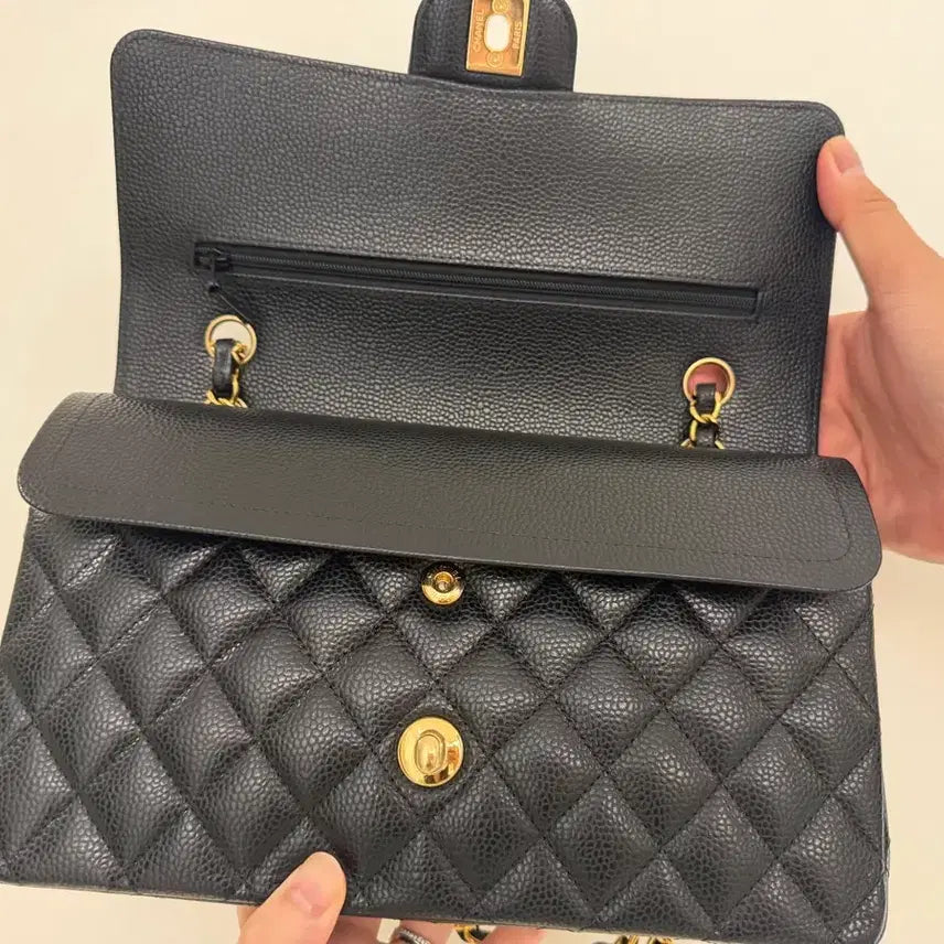 [BUNJANG] Chanel Classic Medium Handbag / (풀박) 샤넬 클래식 미듐 / 25년 구매