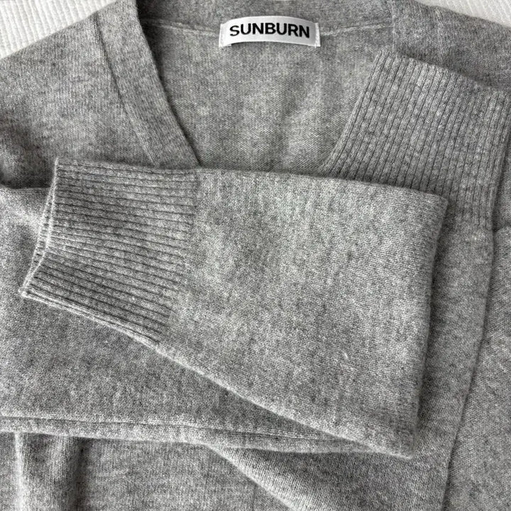 [BUNJANG] Sunburn Gray Cashmere Wool V-neck Cardigan / Sunburn 썬번 프로젝트 그레이 가디건 캐시미어 울 브이넥 니트 봄