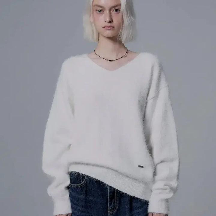 [BUNJANG] Millioncor Hair V-Neck Knit Ivory / 밀리언코르 헤어리 브이넥 니트 아이보리