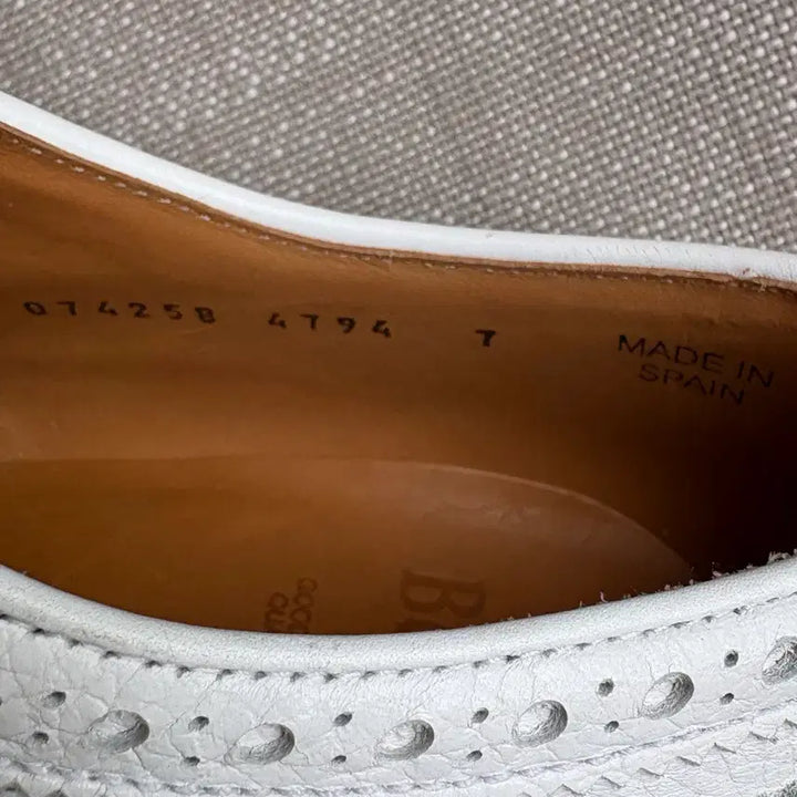 [SOLD OUT] [UK7] Berwick 4794 화이트 그레인 브로그 윙팁