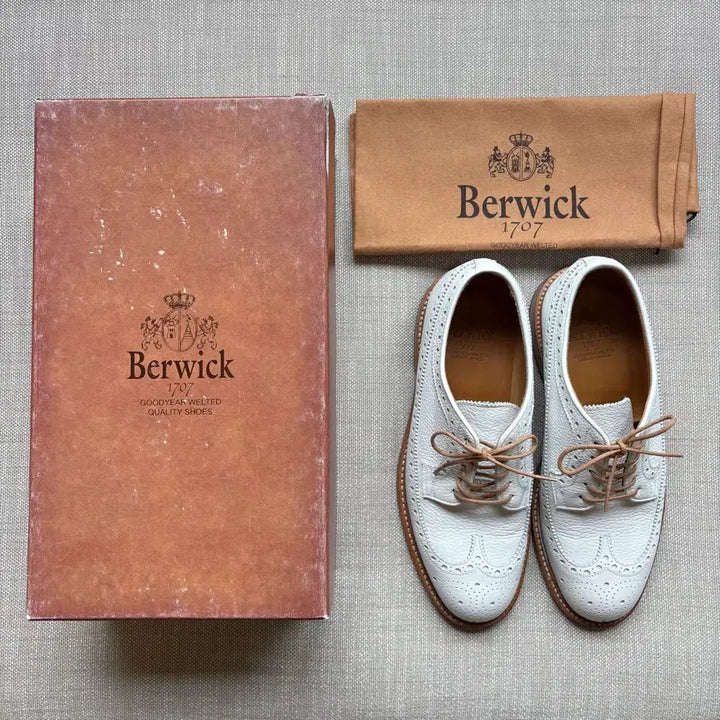 [SOLD OUT] [UK7] Berwick 4794 화이트 그레인 브로그 윙팁