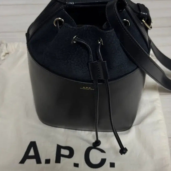 [BUNJANG] APC Claire Bucket Bag / 아페쎄 APC 클레어 버킷백