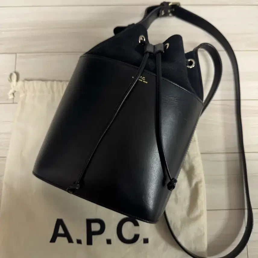 [BUNJANG] APC Claire Bucket Bag / 아페쎄 APC 클레어 버킷백