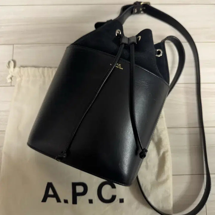 [BUNJANG] APC Claire Bucket Bag / 아페쎄 APC 클레어 버킷백