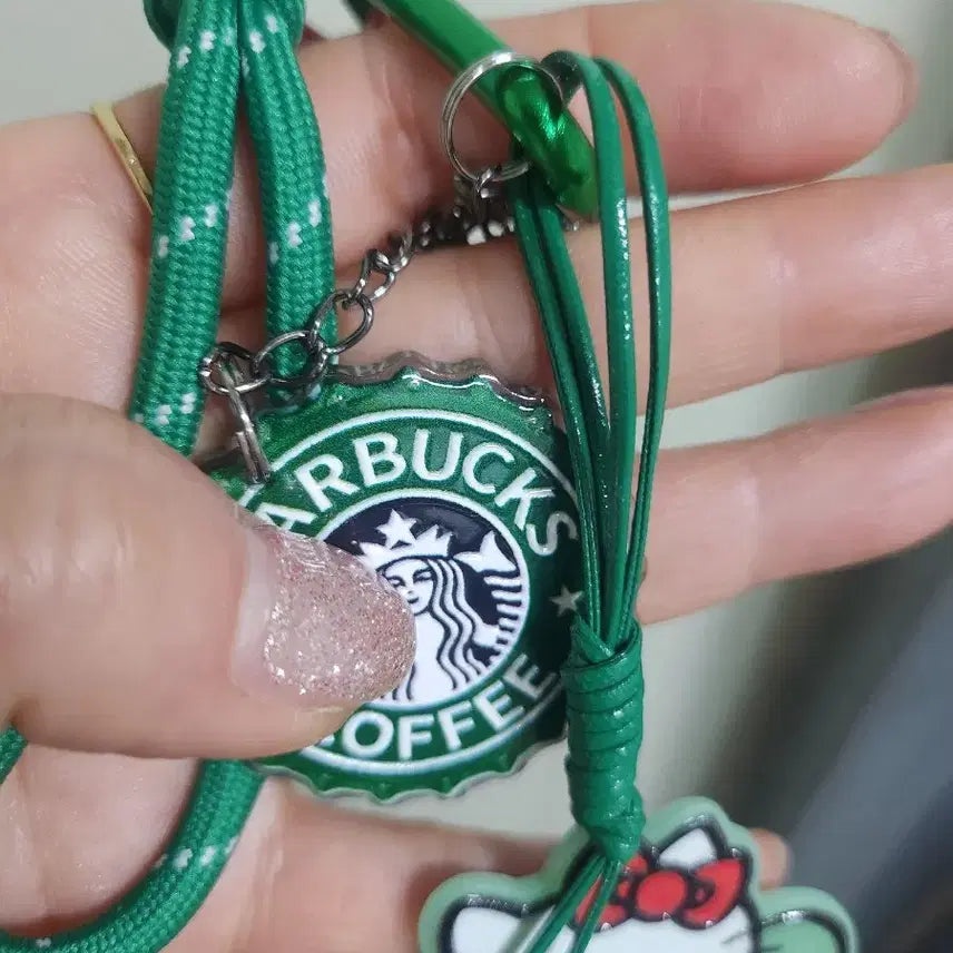 [BUNJANG] Starbucks Hello Kitty Four-Leaf Clover Collaboration Keyring (Handmade) / 스타벅스 키티 네잎클로버 콜라보 키링 (핸드메이드)
