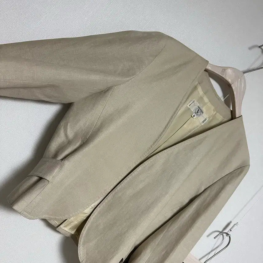 [SOLD OUT] 발렌티노 빈티지 논카라 린넨 크롭 자켓