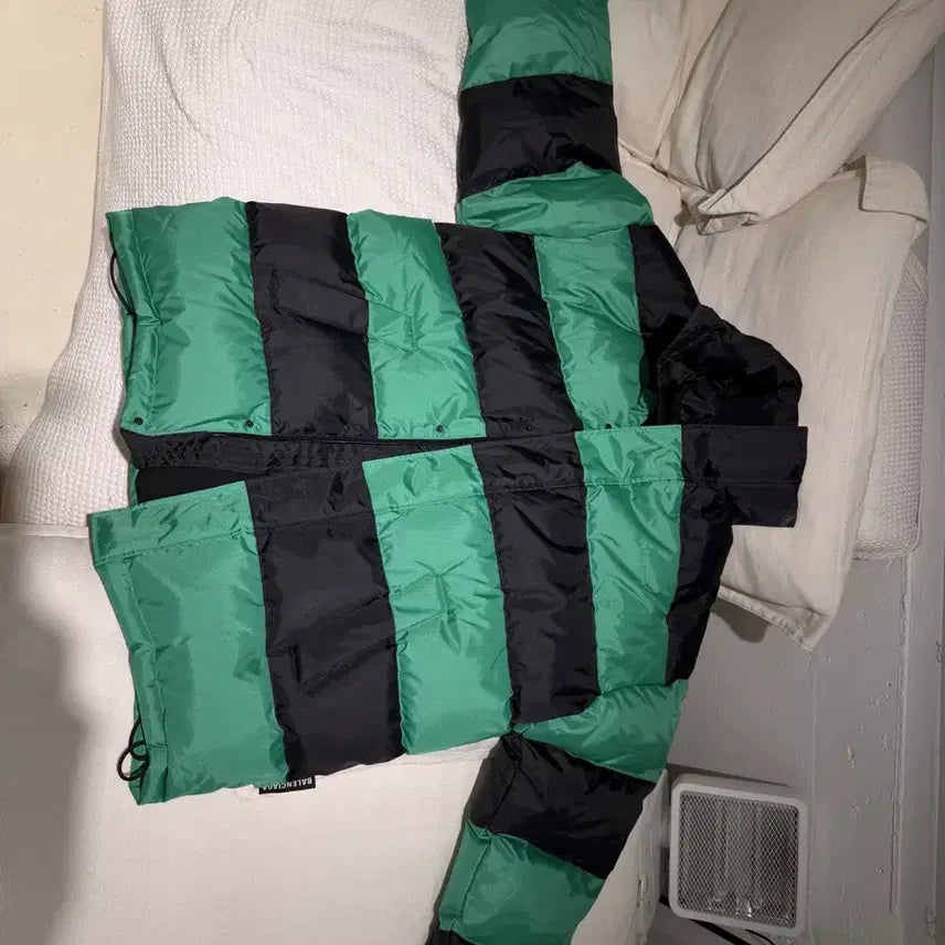 [BUNJANG] Balenciaga 2018 Stripe Colorblock Down Padded Coat / Balenciaga 2018 스트라이프 컬러블록 다운 패딩 코트