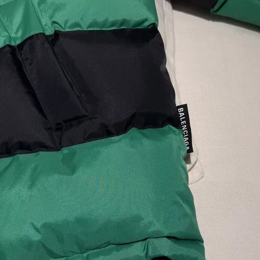 [BUNJANG] Balenciaga 2018 Stripe Colorblock Down Padded Coat / Balenciaga 2018 스트라이프 컬러블록 다운 패딩 코트