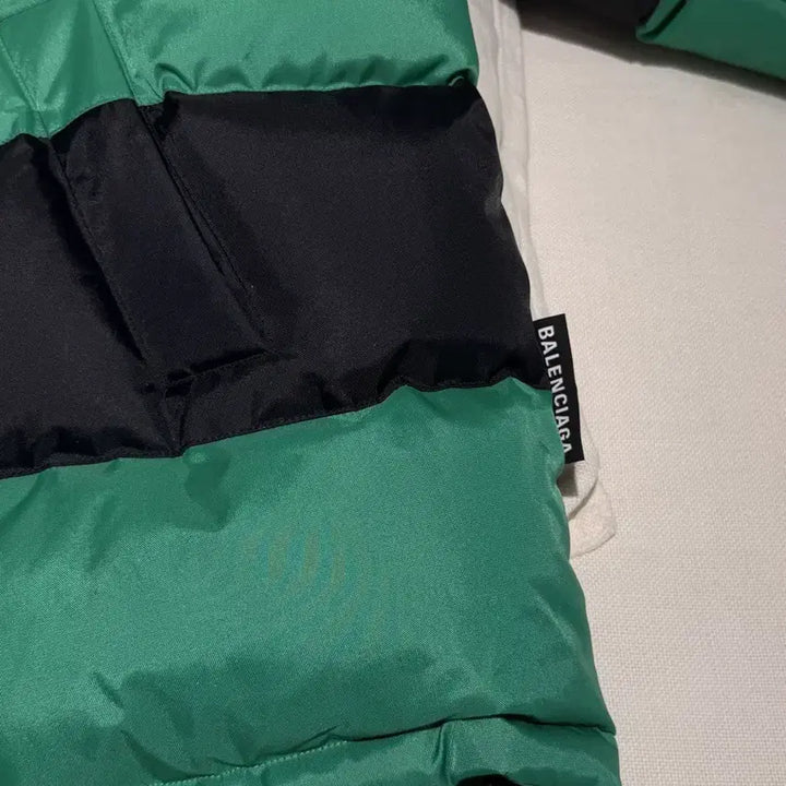 [BUNJANG] Balenciaga 2018 Stripe Colorblock Down Padded Coat / Balenciaga 2018 스트라이프 컬러블록 다운 패딩 코트