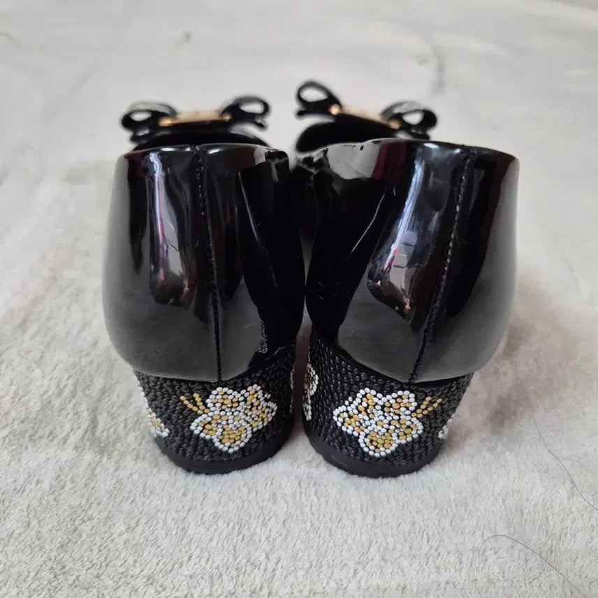 [BUNJANG] Salvatore Ferragamo Vara Ribbon Patent Leather Pumps / 페라가모  플랫 발라리본 구두