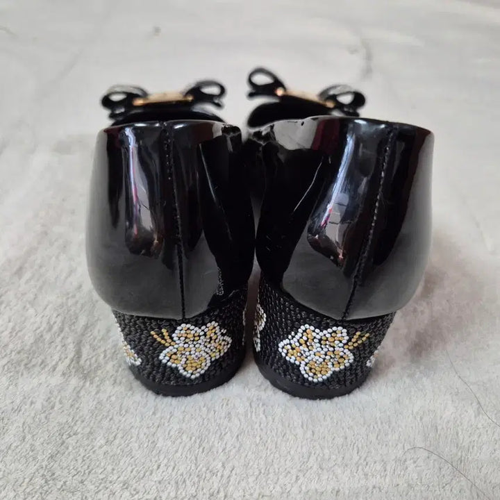[BUNJANG] Salvatore Ferragamo Vara Ribbon Patent Leather Pumps / 페라가모  플랫 발라리본 구두