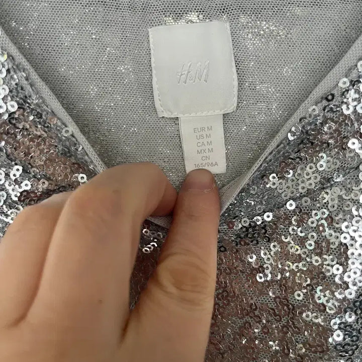 [BUNJANG] H&M Silver Sequin Crop Top / H&M 실버스팽글 크롭 반팔티 M