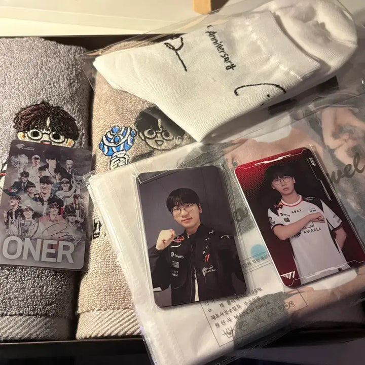 [BUNJANG] T1 Owner Reverse Tribute Gift Photocard Set / 티원 T1 오너 역조공 수건 티원존 포토카드 세트