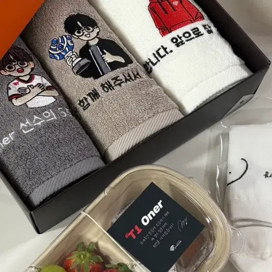 [BUNJANG] T1 Owner Reverse Tribute Gift Photocard Set / 티원 T1 오너 역조공 수건 티원존 포토카드 세트