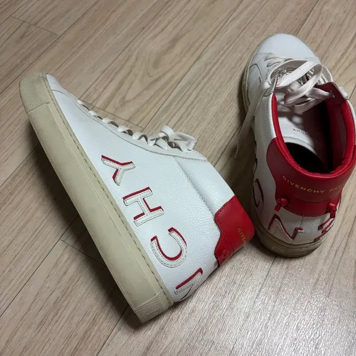[SOLD OUT] Givenchy 화이트 &amp; 레드 스니커즈 40