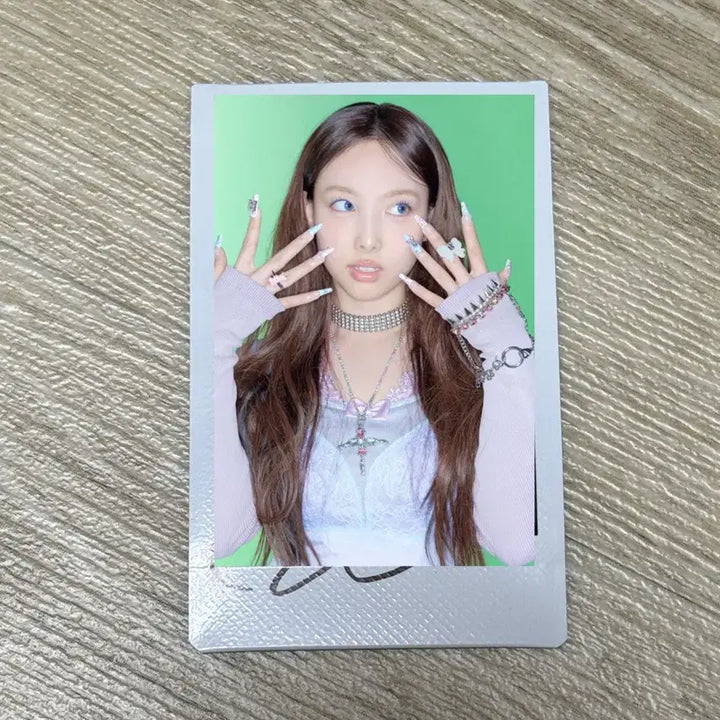 [BUNJANG] Twice Nayeon Signed Polaroid / 트와이스 나연 싸인 폴라
