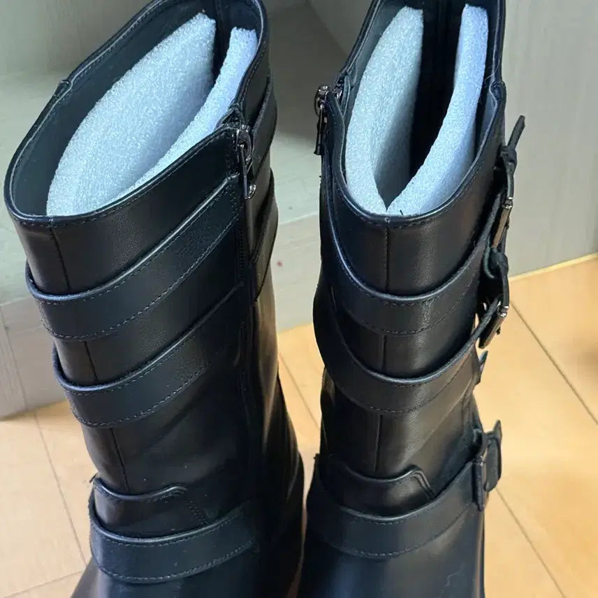 [BUNJANG] Aszune Maya Midi Buckle Boots Black 250 / 애즈온 마야 미디 버클 부츠 블랙 250