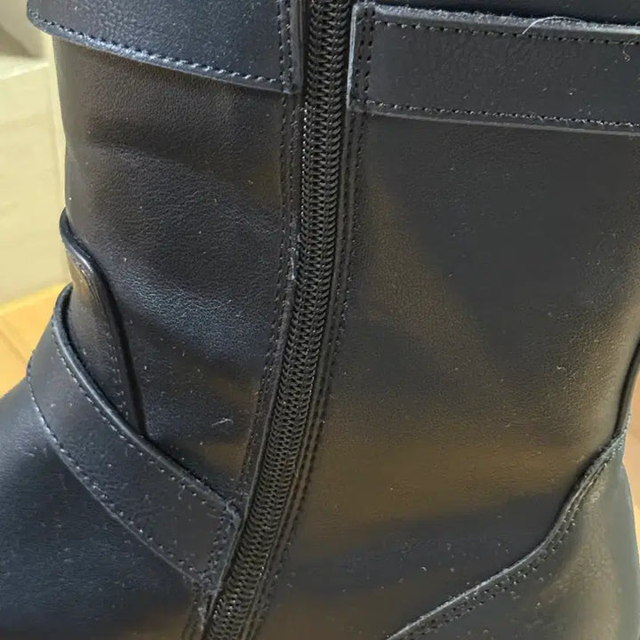 [BUNJANG] Aszune Maya Midi Buckle Boots Black 250 / 애즈온 마야 미디 버클 부츠 블랙 250