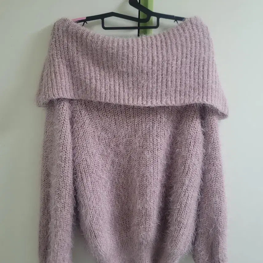 [BUNJANG] Off-Shoulder Glitter Knit Sweater / 오프숄더 반짝이 니트 F