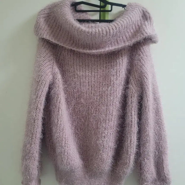 [BUNJANG] Off-Shoulder Glitter Knit Sweater / 오프숄더 반짝이 니트 F