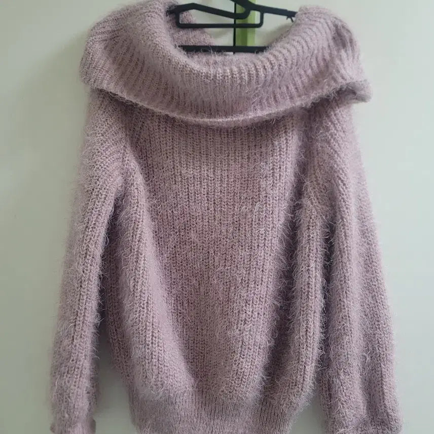 [BUNJANG] Off-Shoulder Glitter Knit Sweater / 오프숄더 반짝이 니트 F