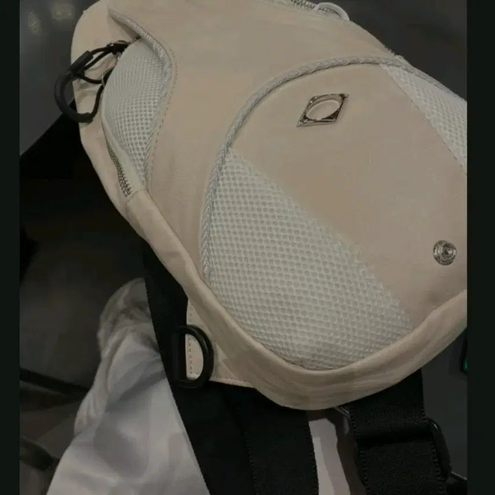 [BUNJANG] Mischief Foldable Sling Bag Cream / 미스치프 폴더블 슬링백 크림