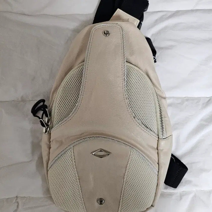 [BUNJANG] Mischief Foldable Sling Bag Cream / 미스치프 폴더블 슬링백 크림