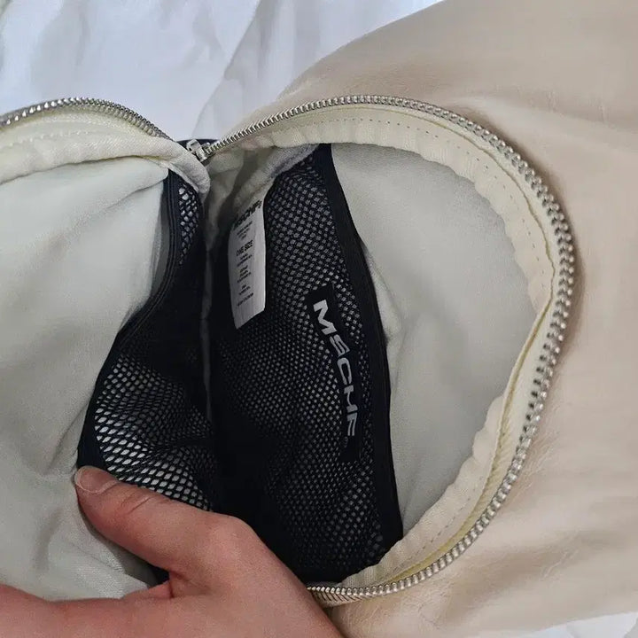 [BUNJANG] Mischief Foldable Sling Bag Cream / 미스치프 폴더블 슬링백 크림