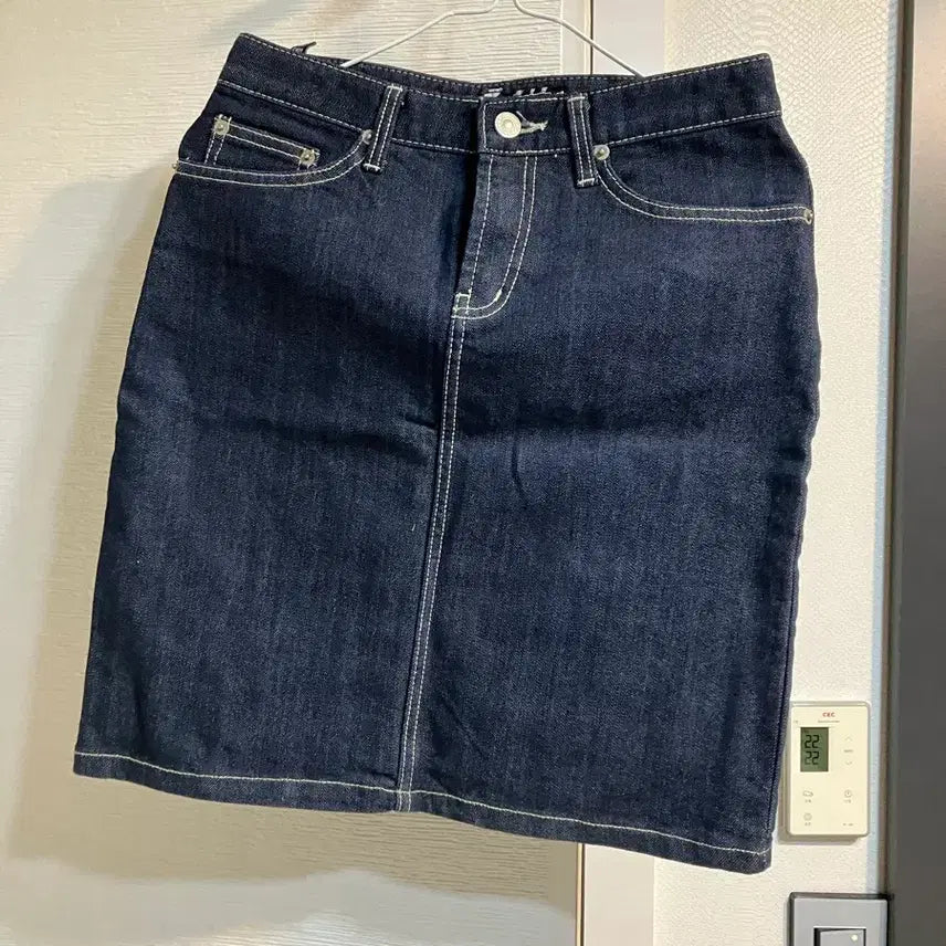 [BUNJANG] Basic Black Denim Skirt / 기본 흑청 데님 스커트