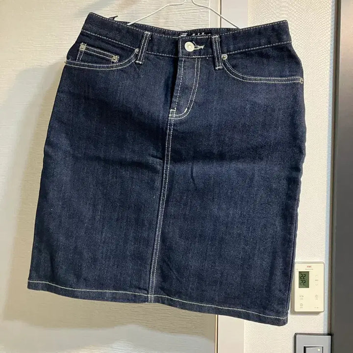 [BUNJANG] Basic Black Denim Skirt / 기본 흑청 데님 스커트