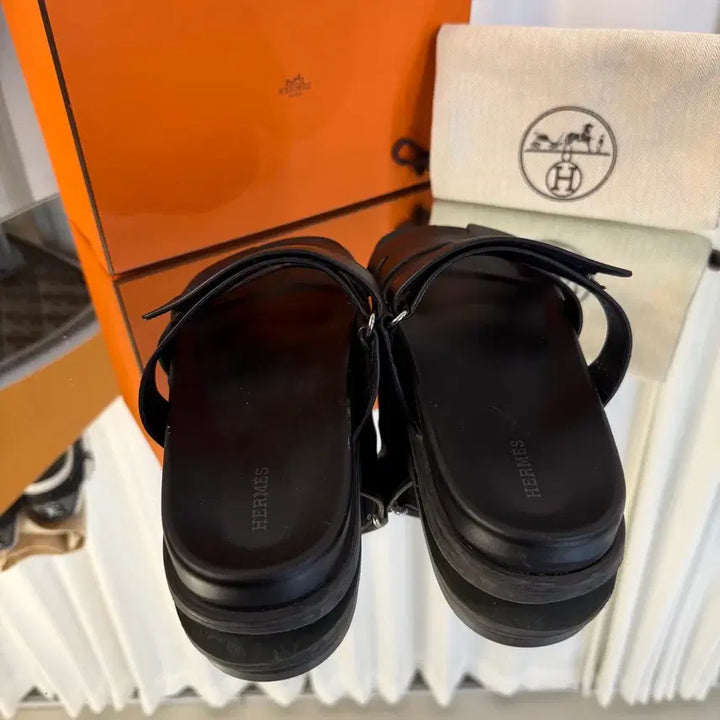 [BUNJANG] Hermes Chypre Calfskin Sandals Slippers (Size 42) / [더스트 구성,42사이즈] 에르메스 시프레 카프스킨 샌들 슬리퍼