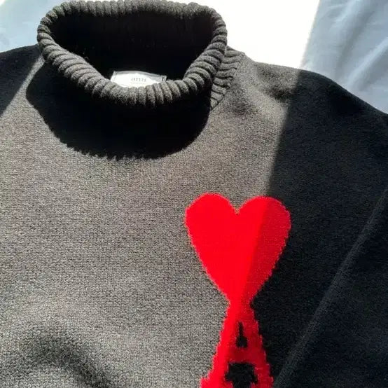 [BUNJANG] BTS (Army) Heart Logo Black Turtleneck Knit / 아미 하트 로고 블랙 터틀넥 니트
