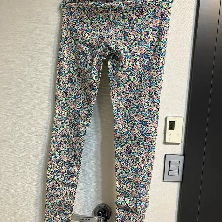 [BUNJANG] Uniqlo Floral Pattern Leggings / 유니클로 플라워 패턴 바지 레깅스