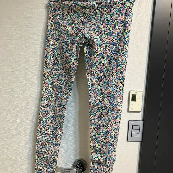 [BUNJANG] Uniqlo Floral Pattern Leggings / 유니클로 플라워 패턴 바지 레깅스