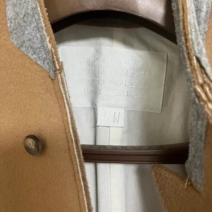 [BUNJANG] H&amp;M x Maison Margiela Camel Coat (Size 46) / H&amp;M x 마르지엘라 / 코트 / 카멜 / 사이즈 46