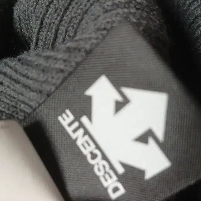 [BUNJANG] Descente Knit Beanie Black Hat / 데상트 니트 비니 블랙모자