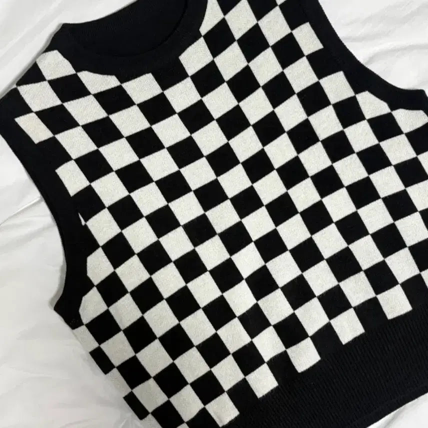 [BUNJANG] Check Pattern Knit Vest / 체크 패턴 니트 조끼 블랙/화이트