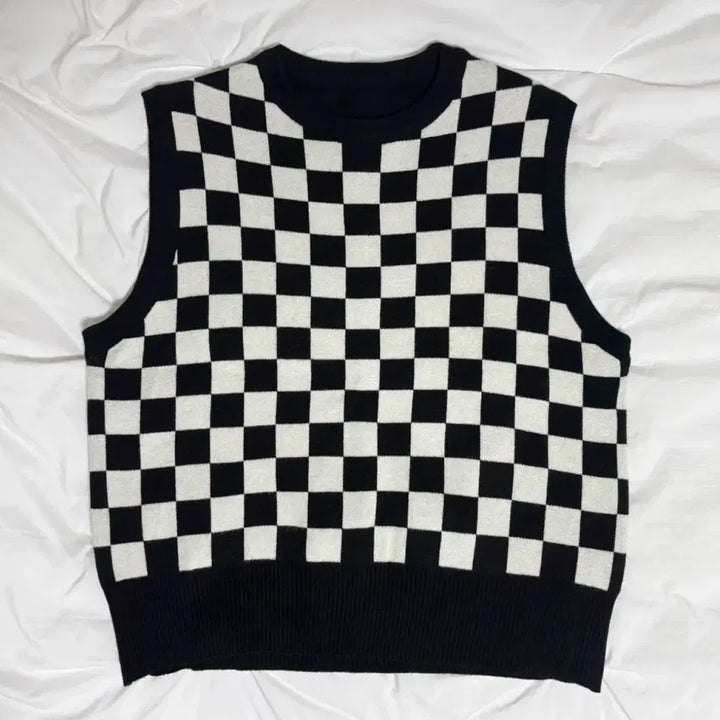 [BUNJANG] Check Pattern Knit Vest / 체크 패턴 니트 조끼 블랙/화이트