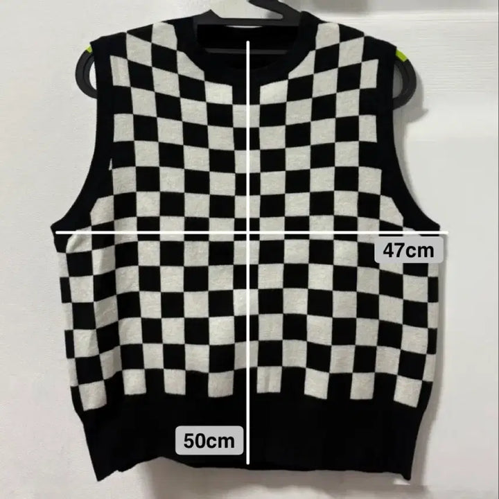 [BUNJANG] Check Pattern Knit Vest / 체크 패턴 니트 조끼 블랙/화이트