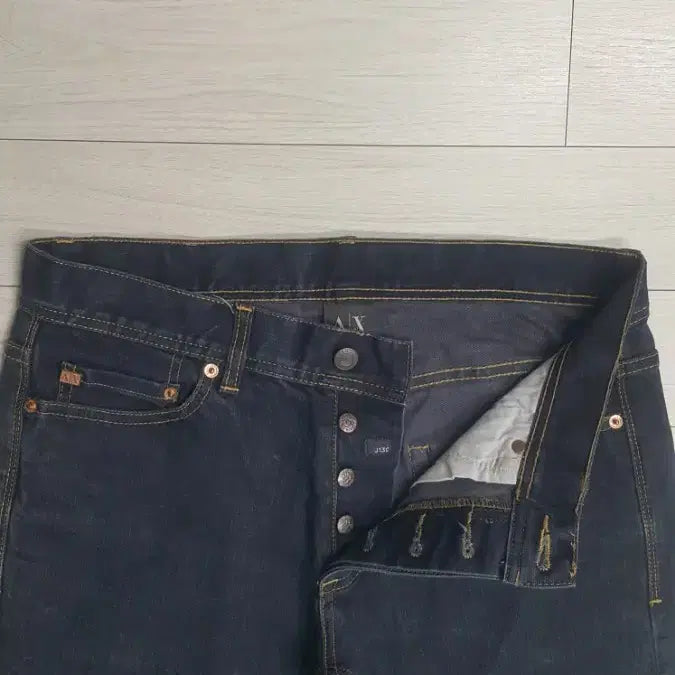 [BUNJANG] Armani Leather Patch Gold Detail Jeans / [A/X]아르마니 정품(사방스판) 가죽패치 금장대님 33인치(No.73)