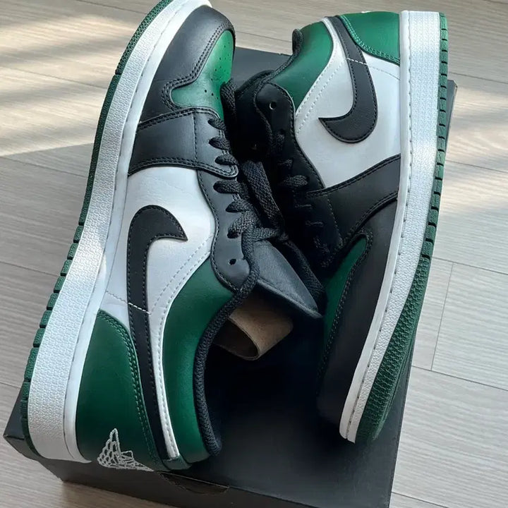 [BUNJANG] Nike Jordan 1 Low Green Toe Sneakers / [275] 조던1 로우 그린토