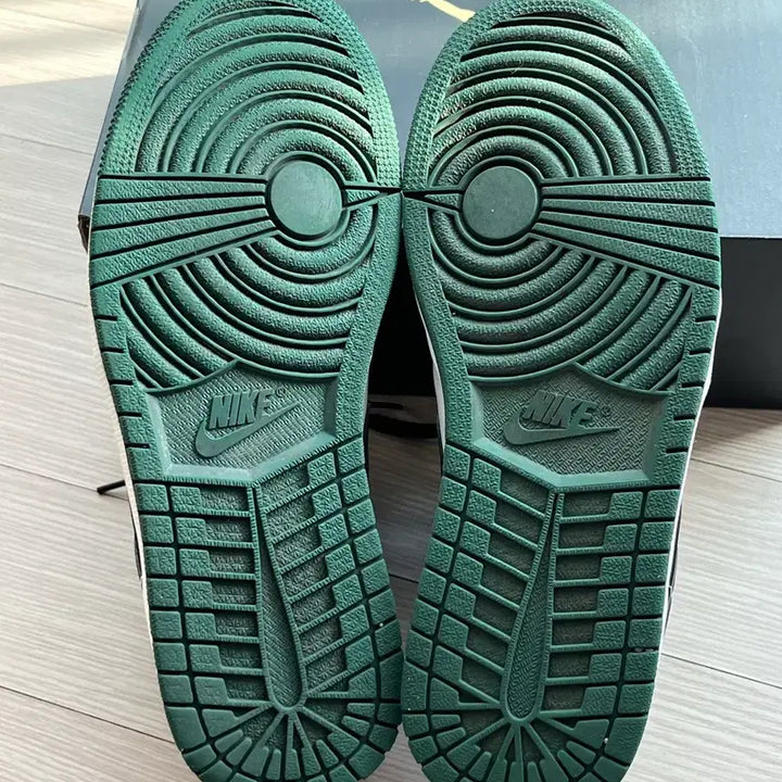 [BUNJANG] Nike Jordan 1 Low Green Toe Sneakers / [275] 조던1 로우 그린토