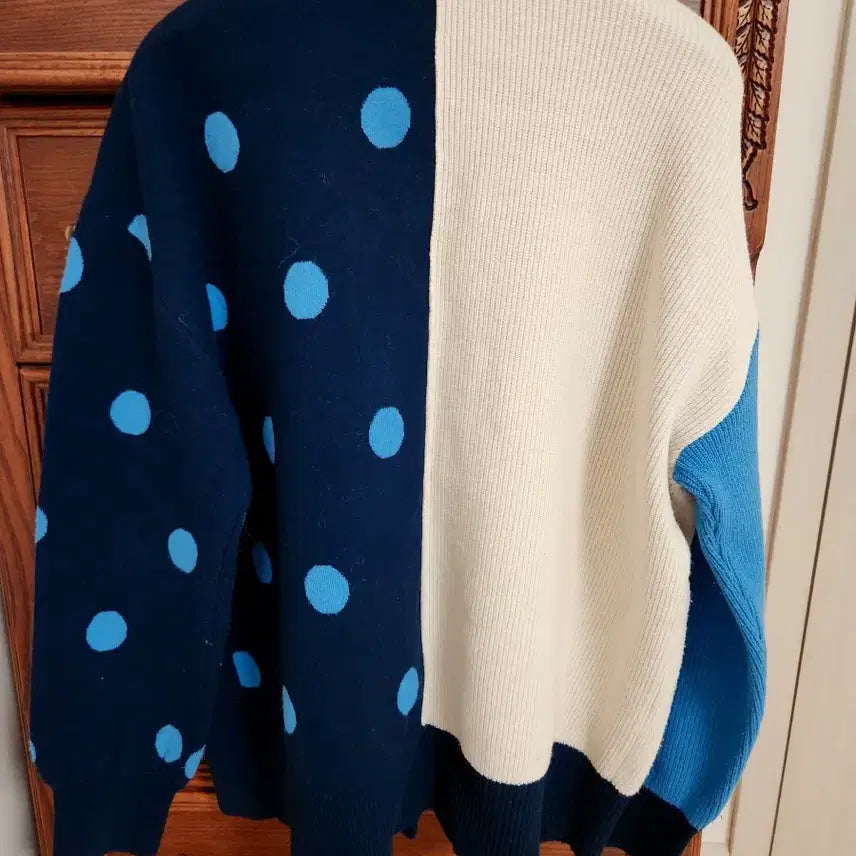 [SOLD OUT] SJYP 배색 도트 가디건 S사이즈 울혼방 네이비 아이보리
