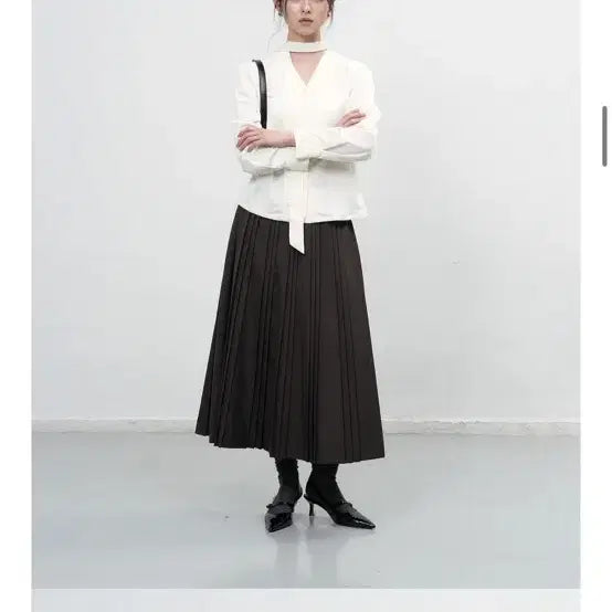 [BUNJANG] General Idea V-Neck Tie Blouse White M / 제너럴 아이디어 브이넥 타이 블라우스 화이트 M