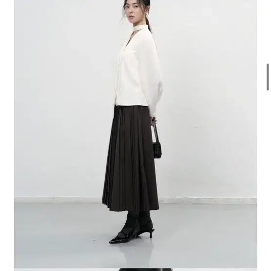[BUNJANG] General Idea V-Neck Tie Blouse White M / 제너럴 아이디어 브이넥 타이 블라우스 화이트 M
