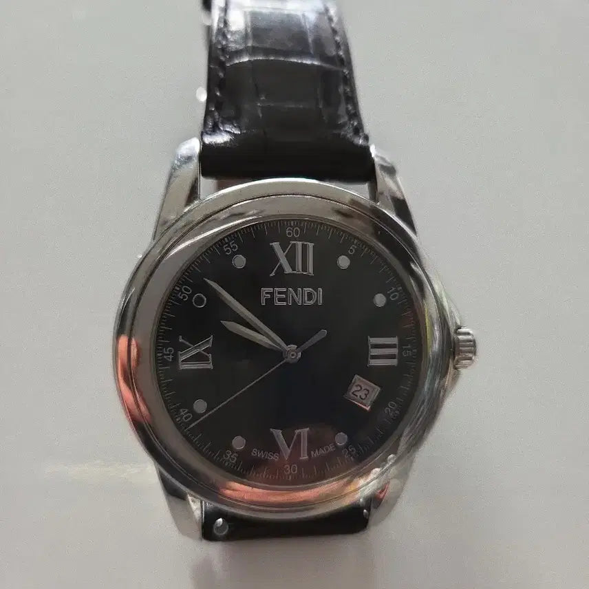 [BUNJANG] Fendi Black Leather Watch / 펜디 블랙 가죽 시계