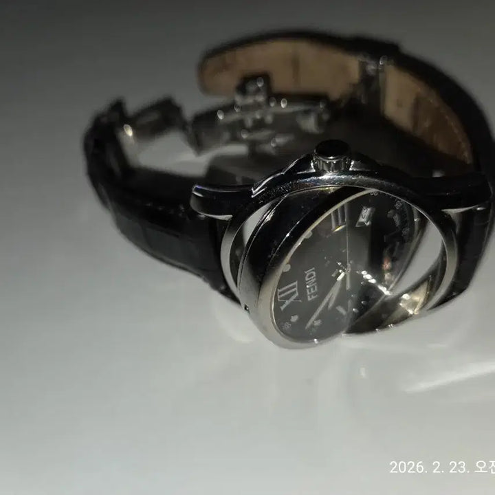 [BUNJANG] Fendi Black Leather Watch / 펜디 블랙 가죽 시계